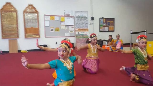 Smera's Bharathanatiyam recital at Shiva Vishnu temple in San смотреть онлайн