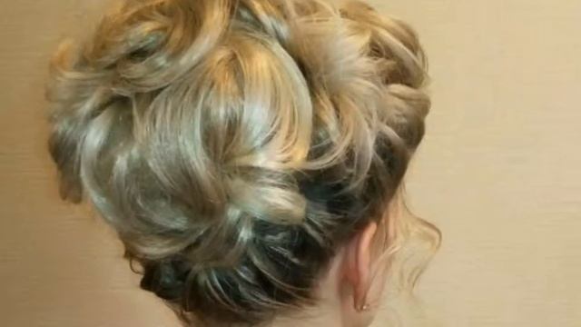 Высокий пучок из коротких волос . смотреть онлайн