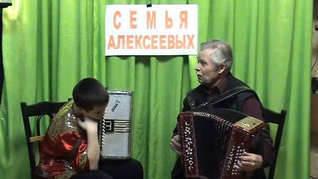 Иван Коржуев в Семье АЛЕКСЕЕВЫХ ИГРАЙ ГАРМОНЬ 40 MPG смотреть онлайн