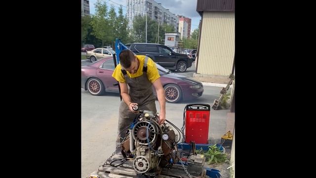 Запуск двигателя Луаз после 10 лет прибывания в подвале гаража. смотреть онлайн
