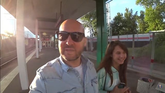 Мелкое хулиганство иностранцев в России | Русский перевод