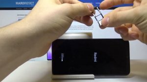 Первые шаги с Xiaomi Redmi 8 — Как вставить Сим-карту и карту памяти?