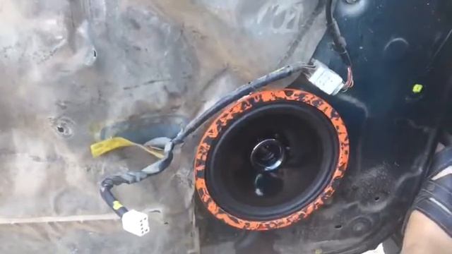 Замена штатной акустики в Toyota Cresta на Dl Audio Gryphon Lite 200