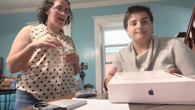 MacBook Air M2 13.6” смотреть онлайн
