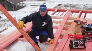 Как правильно смонтировать стропильную систему каркасного дома? "Строй и Живи".