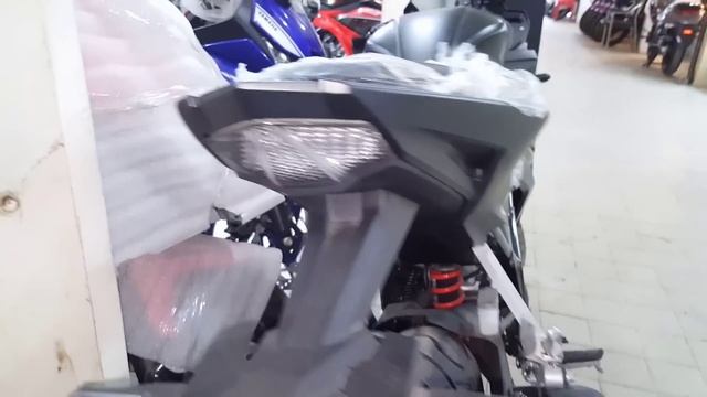 Honda CBR150R Matte Black - Specs & Price -YouTube Look 2018 смотреть онлайн