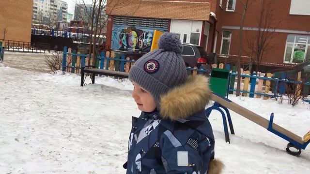 Утро или Как малыш Ян гуляет около дома. Morning or as baby Jan walks around the house. смотреть онлайн