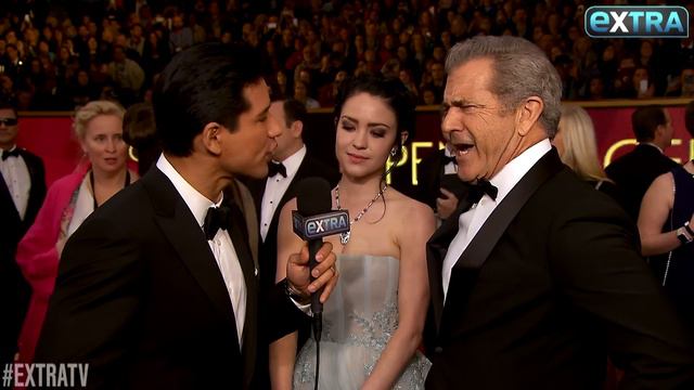 Mel Gibson’s Funny Reaction to GF Rosalind Ross’ Post-Baby Bod at the Oscars смотреть онлайн