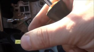 Nissan Note 1.6 снимаем руль