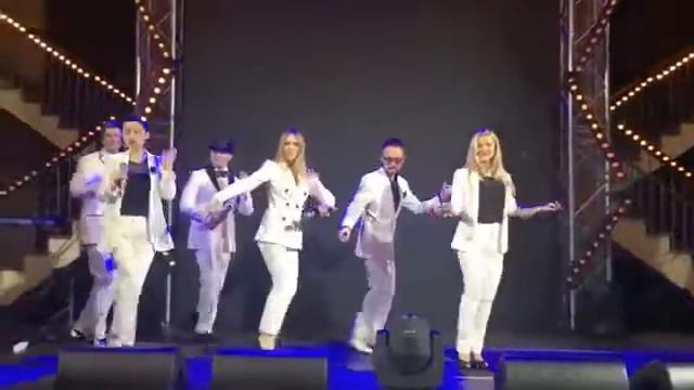 Акапелла Экспресс. Стоят девчонки смотреть онлайн