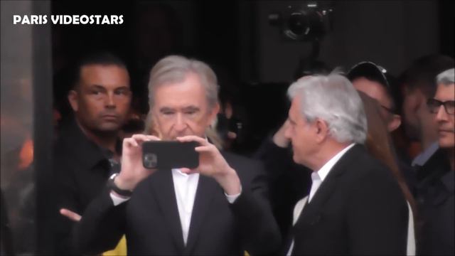 Bernard Arnault (LVMH CEO) Can't Believe His Eyes :so Much Taehyung & Lisa Fans ! Paris 26 June 202