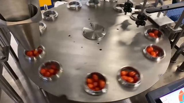 Мультиголовочный дозатор DPM. Фасовка томатов черри в пластиковый стакан. смотреть онлайн