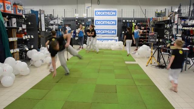 Ярмарка спортивных секций в ДЕКАТЛОН. Капоэйра. смотреть онлайн