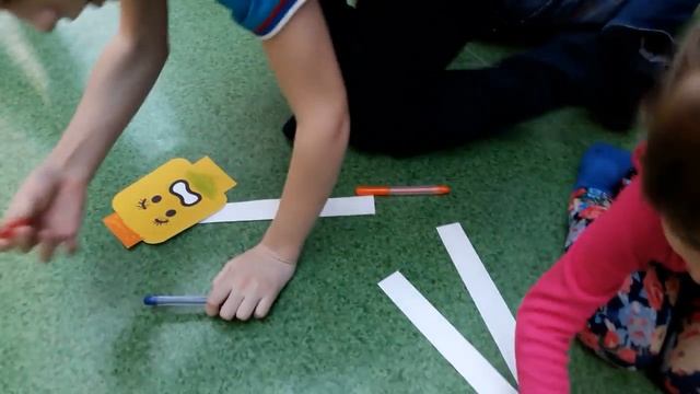 Играем на детской площадке в торговом центре. Веселые конкурсы для детей смотреть онлайн