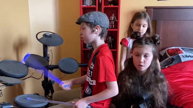 Kids version of Stompa with no background смотреть онлайн