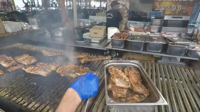 Крупное АРГЕНТИНСКОЕ Мясо на Гриле, Говяжья ГРУДИНКА, Асадо, АНГУС, Ребрышки, СОСИСКИ... смотреть онлайн