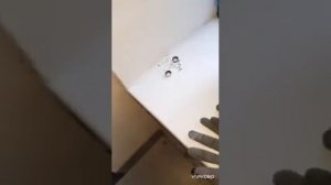 Как устранить перекос металлической двери.