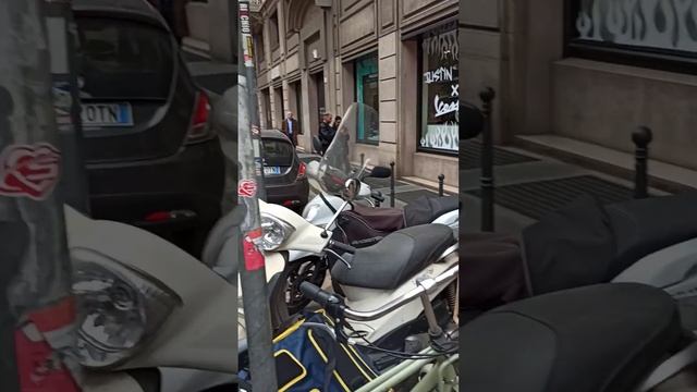 Мотоциклы и скутеры в Милане смотреть онлайн