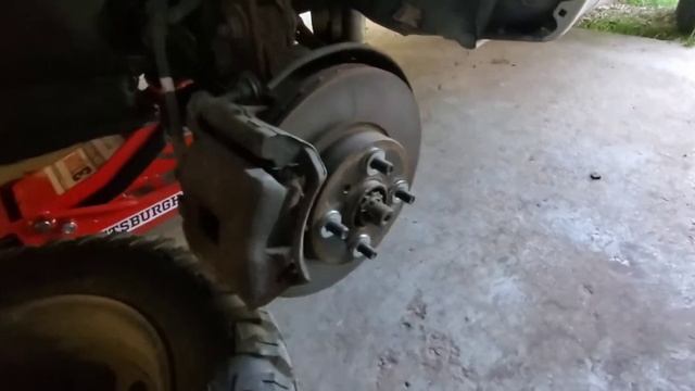 Installing 1 inch wheel spacers on the Toyota Corolla смотреть онлайн