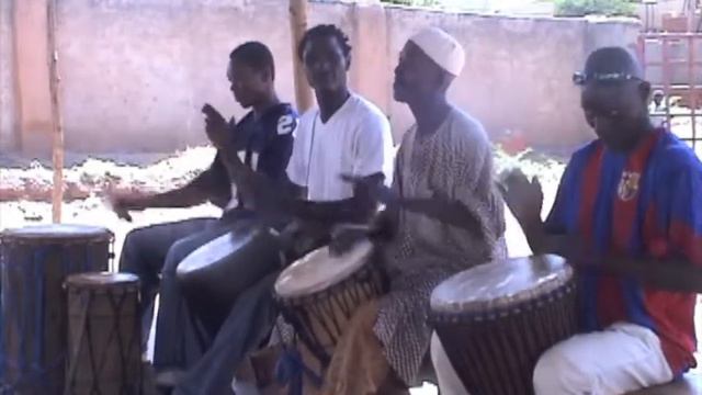 Suku/Soli *NEW* pt3: Mali Djembe Drums, 4 generations of drummers смотреть онлайн