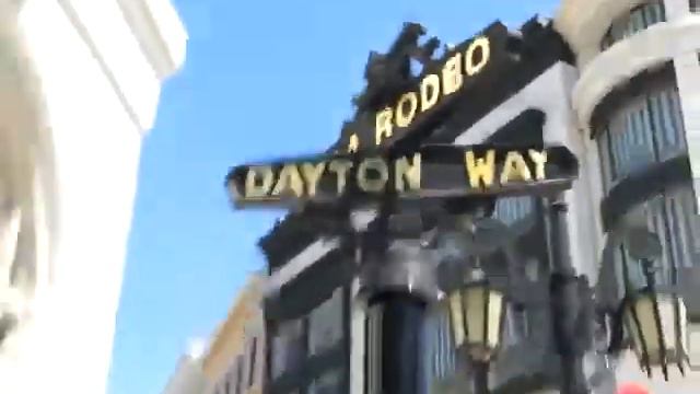 Hanna and Riley Harper shopping on Rodeo Dr. in Los Angeles смотреть онлайн