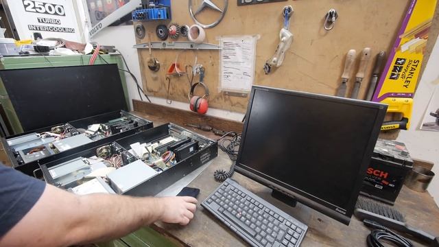 22 Year Old Dual Pentium III Linux Servers, Will They Still Boot? смотреть онлайн