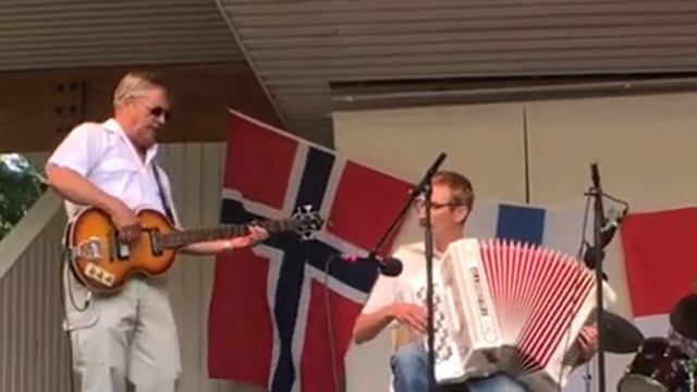 Väddövalsen, Titanolåten, Huggkubben - Mikael Gustavsson - Hjo 2018 Dragspelsstämman смотреть онлайн