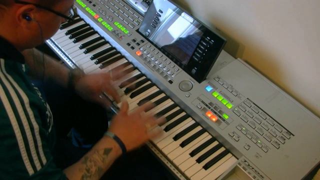 Toccata & Fugue in D minor Johanns S Bach.- HD - YAMAHA TYROS смотреть онлайн