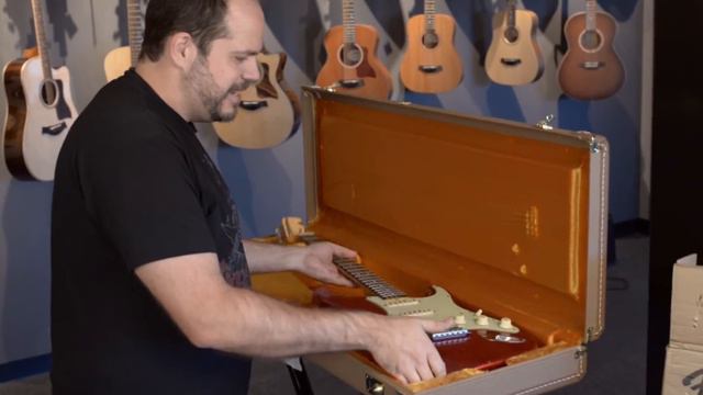 Unboxing a Fender Custom Shop 1963 Journeyman Relic Strat смотреть онлайн