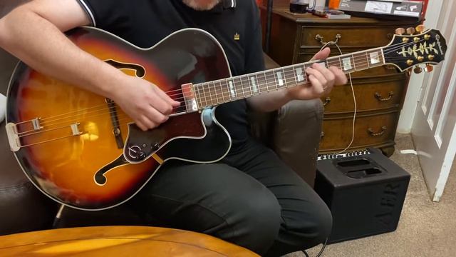 1996 Epiphone Emperor Regent Archtop смотреть онлайн