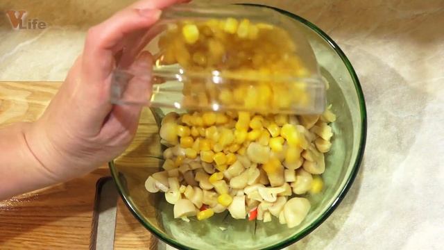 Салат с Крабовыми Палочками, Кукурузой и Грибами - Невероятно Вкусный Рецепт. смотреть онлайн
