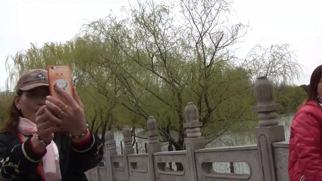 Метро Шанхая.Парк тюльпанов. Китаянки пристают к моим мужчинам. смотреть онлайн