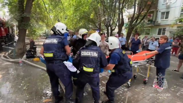 В Советском районе Астрахани горят 4 квартиры смотреть онлайн