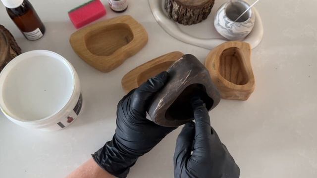 ЗАЛИВКА СВЕЧИ В ДЕРЕВЯННЫЙ СПИЛ | ОБРАБОТКА ДЕРЕВЯННОГО ПОДСВЕЧНИКА | Соевый воск | Польские аромат смотреть онлайн
