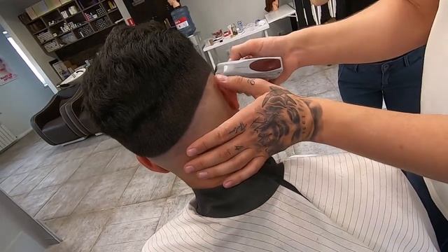 ФЕЙД ПОШАГОВО | HAIRCUT TUTORIAL | Hair For Men | BARBER | GRADUATION+LAYERS+FADE смотреть онлайн