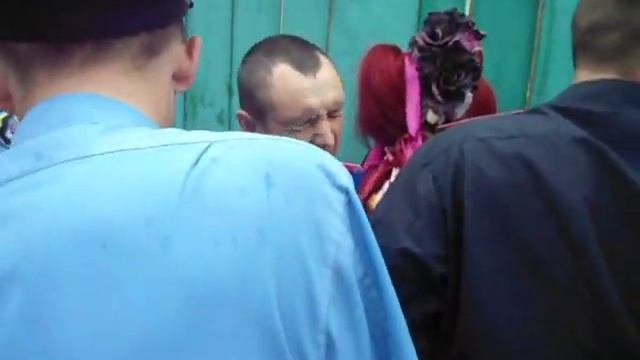 FEMEN едва не сбежали из миицейского "Бобика" смотреть онлайн