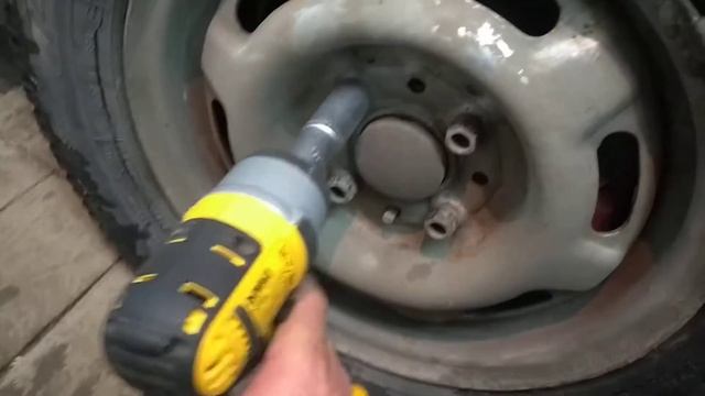 DeWalt DCF880 очень мощный гайковёрт !девалт смотреть онлайн