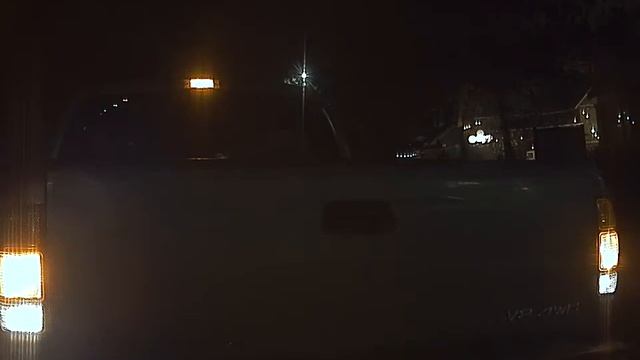 Toyota Tundra hits a parked Tesla Model 3, drives off смотреть онлайн