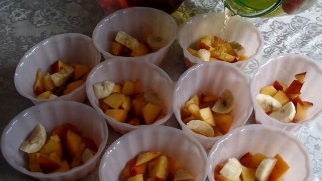 Желе со свежими персиками и бананом.Очень быстрый и простой рецепт приготовления летнего десерта смотреть онлайн