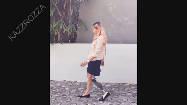 Ottobock Genium Prosthetic Knee - Model For A Day - Training - Walking