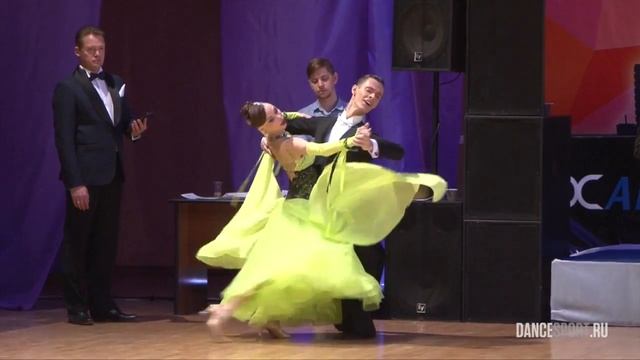 Есипчук Артем - Воробьева Анна, 1/4 Slow Foxtrot смотреть онлайн