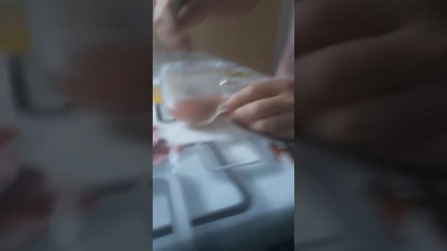 Готовим вкусный напиток. Без взрослых!!! Дети куховарят!