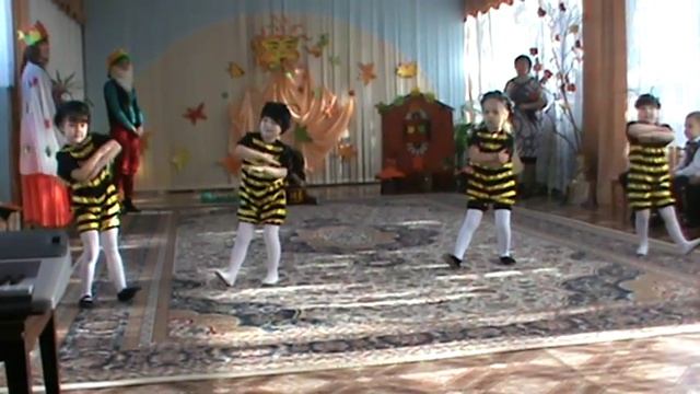 Медведь и пчелы смотреть онлайн