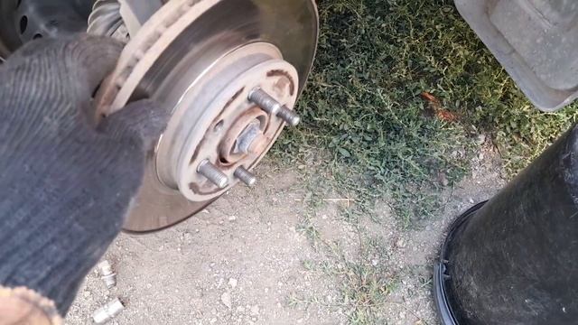 ЗАМЕНА ПЕРЕДНИХ ТОРМОЗНЫХ ДИСКОВ НА ХЕНДЭ СОЛЯРИС 2. смотреть онлайн