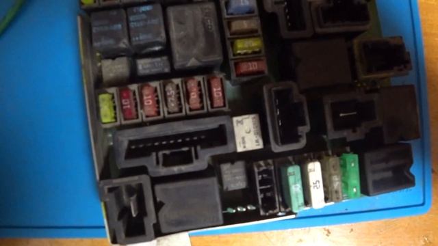 Renault Megan 2 старушка и Citroen приехал чтобы.. смотреть онлайн