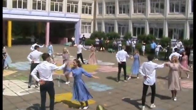 Удивительный Прощальный вальс выпускников 2020 МБОУ СОШ Горки Х смотреть онлайн