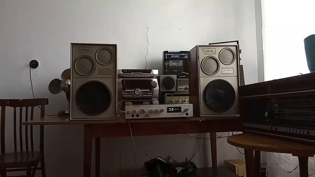 Radiotehnika у-101-СТЕРЕО и ВЕГА 25АС-109 смотреть онлайн
