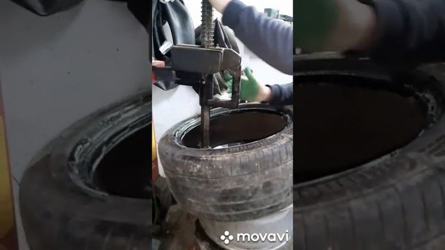 tire fitting ranflet with bare hands. шиномонтаж шины ранфлет. смотреть онлайн