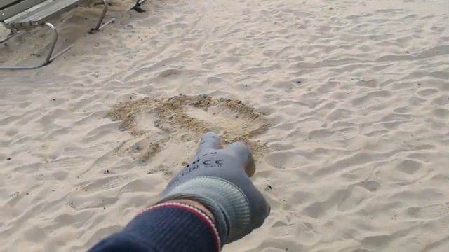 Холодное Балтийское море. Находки на пляже. смотреть онлайн