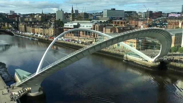 BRIDGE TILTS | Millennium Bridge in Newcastle in Action смотреть онлайн